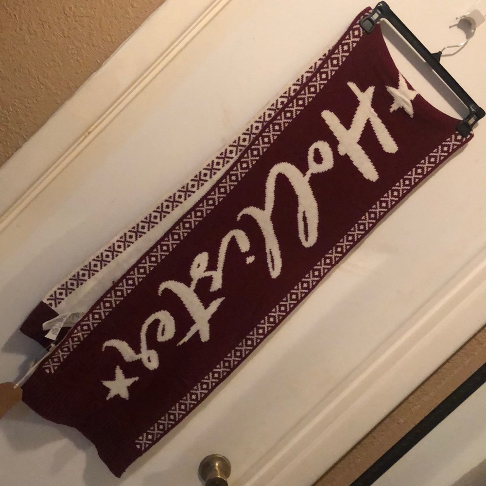 NWT Vintage Hollister wrap/scarf. Cream & burgundy with Hollister logo.